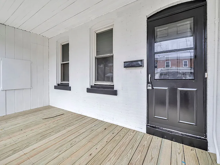 21 Adella Ave — Photo 3