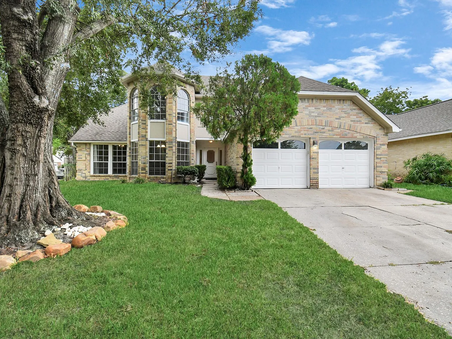 3 bed, 2.5 bath, 1908 sqft, $2,250 — Photo 2