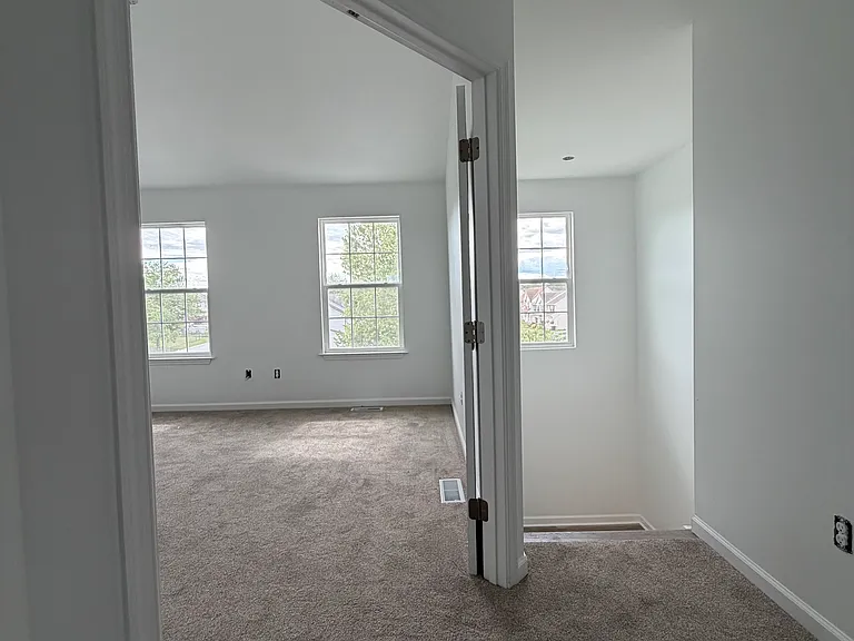 121 Westover Dr — Photo 17