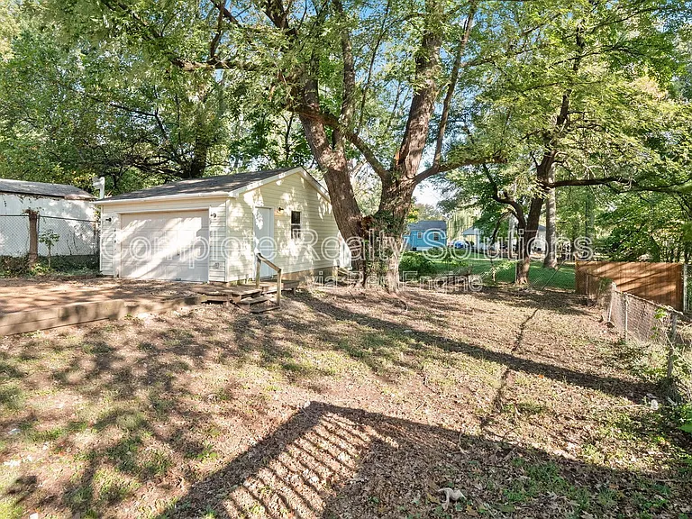 221 Barto Dr — Photo 7