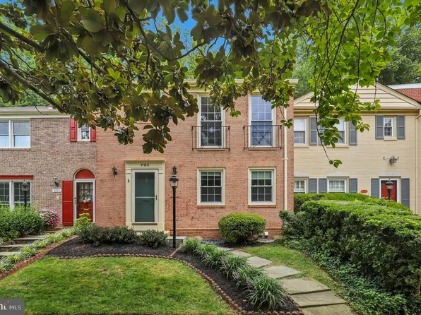 9728 Cardinal Rd, Fairfax, VA 22030