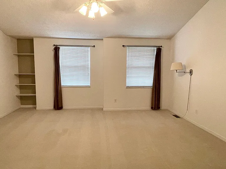 5583 Barney Dr — Photo 17