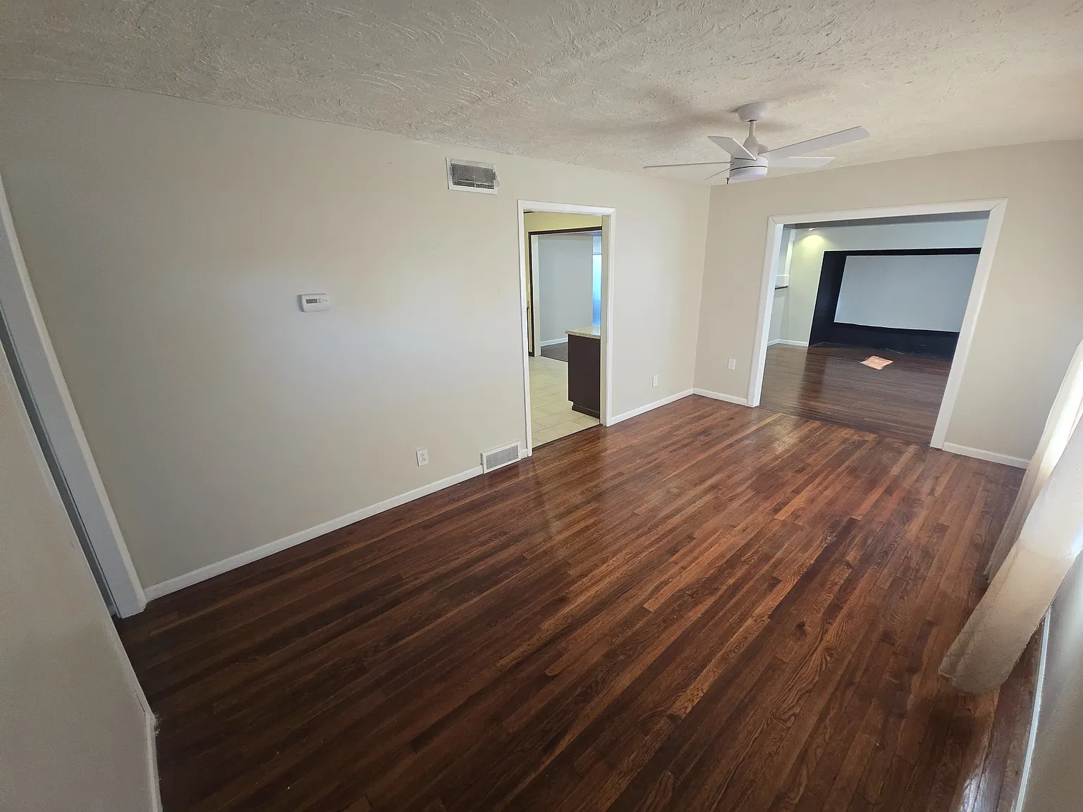 3 bed, 1400 sqft, $1,650 — Photo 4