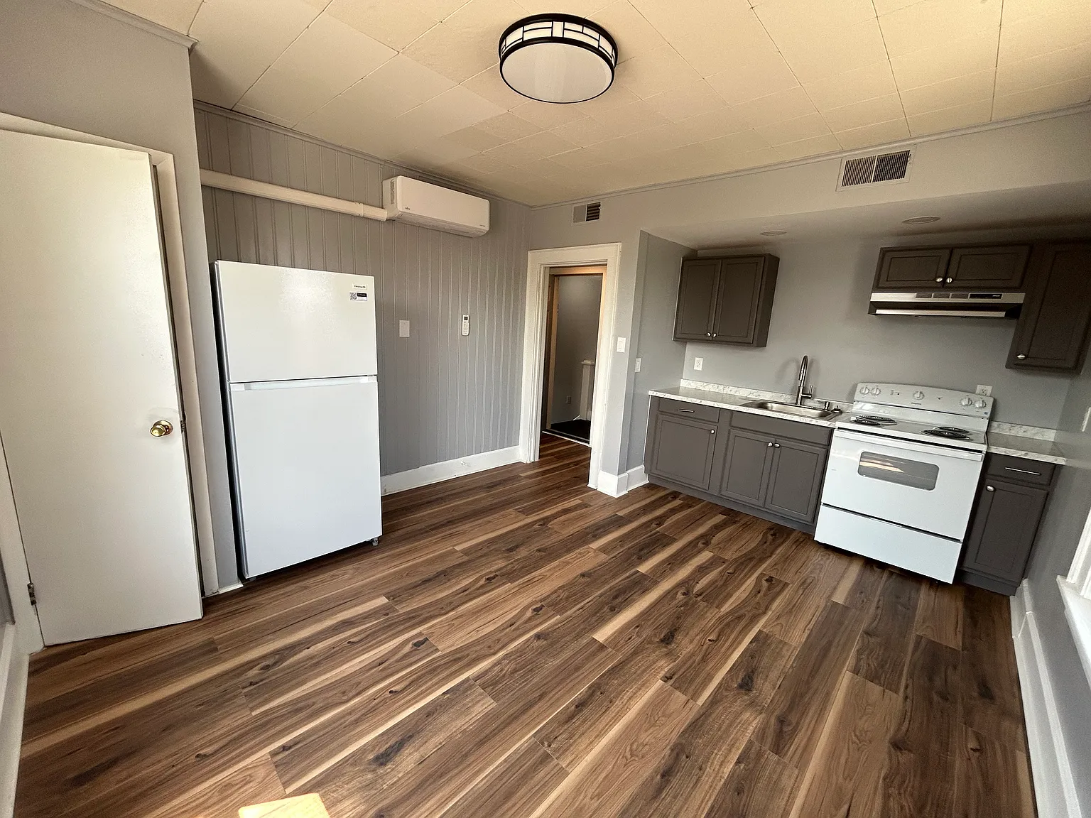 1 bed, $695 — Photo 3