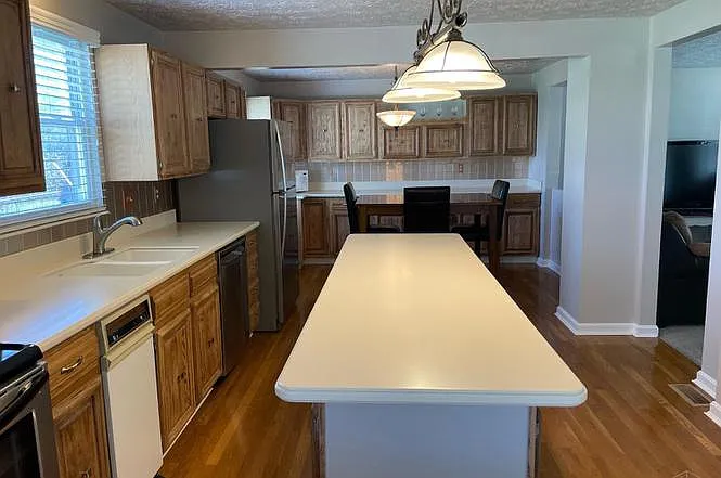 1460 Saint Lawrence Dr — Photo 3