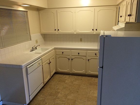 4th image of 1743 W Shields Ave