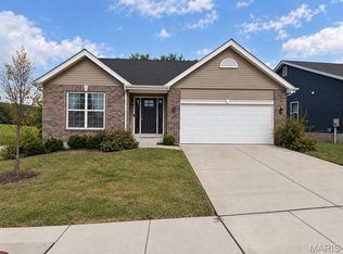 777 Creek View Dr, Fenton, MO 63026