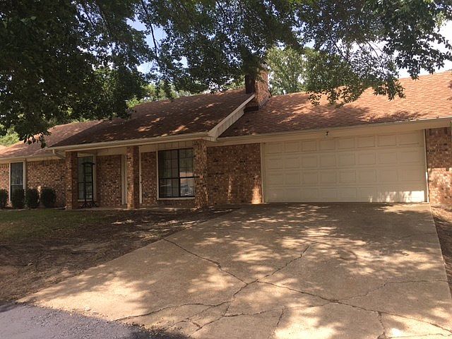 2nd image of 15973 Echo Glen Dr