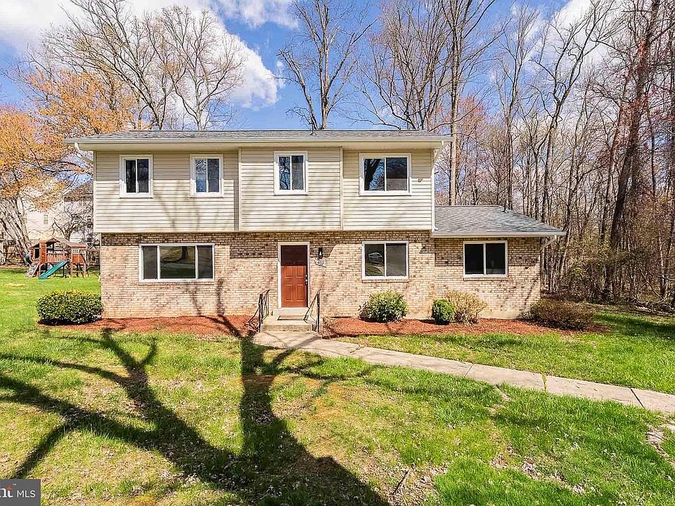1st image of 402 Warburton Oaks Dr