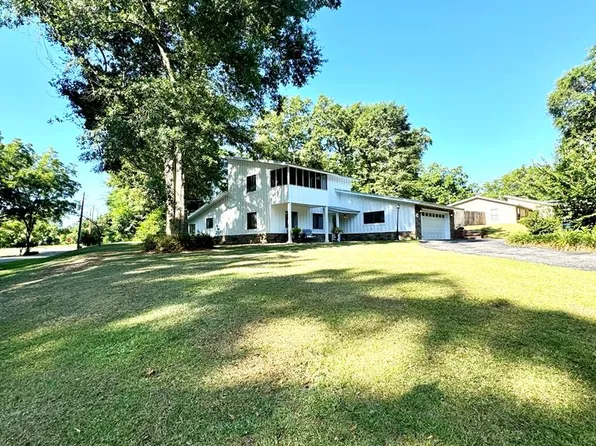 15 Venture Dr, Dothan, AL 36305