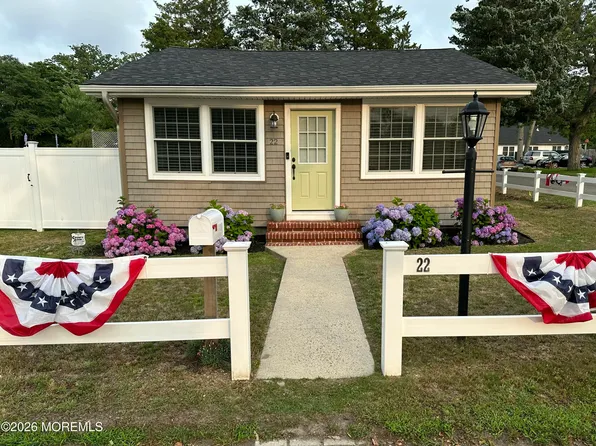 22 Harpoon Street, Beachwood, NJ 08722