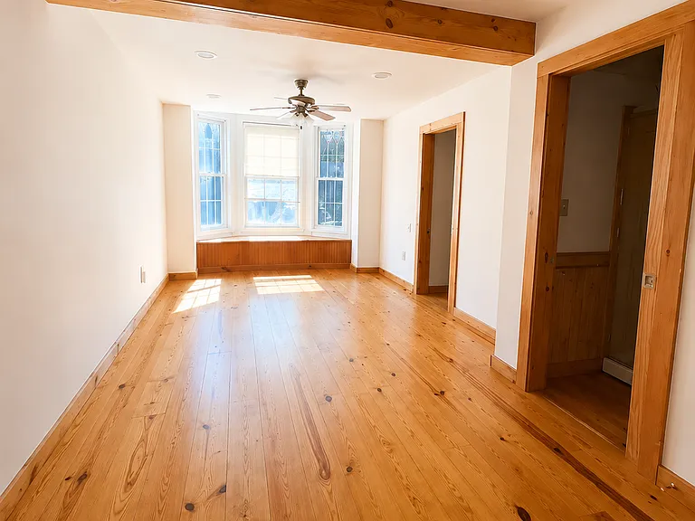 16 Livingston St #E — Photo 6