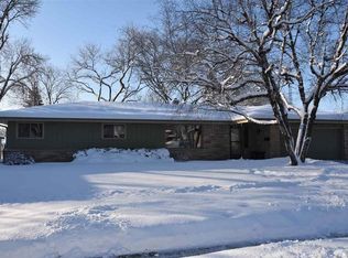1547 W 6th Ave, Oshkosh, WI 54902