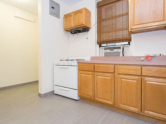 4th image of 2168 35th St APT 1G