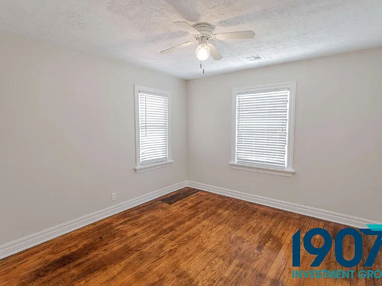 2321 NE 25th St — Photo 5