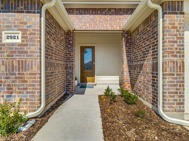 2921 Jasmine Dr — Photo 3