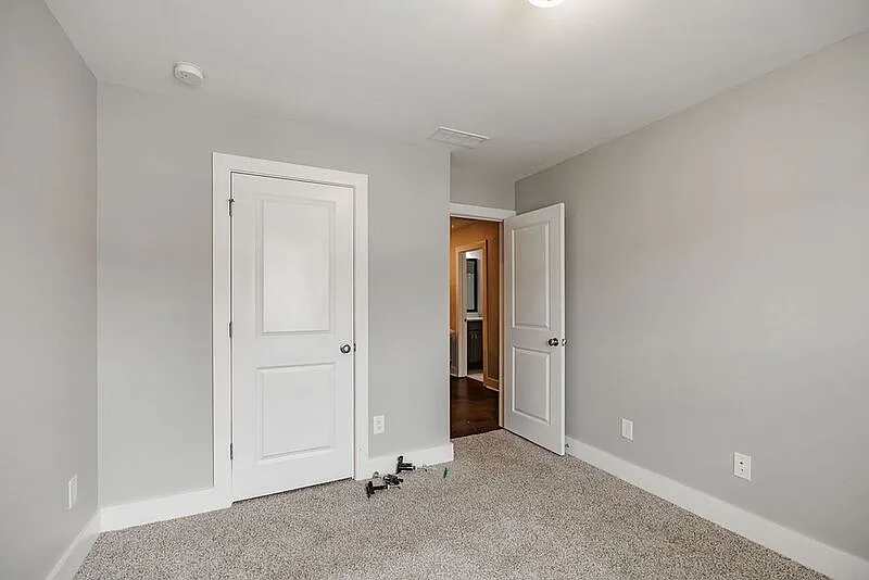 3 bed, 2.5 bath, 1818 sqft, $2,130 — Photo 4