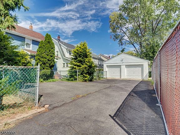 4th image of 606 E 3Rd Ave