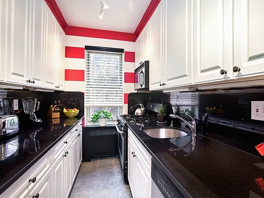Sold by Sotheby's International Realty | media 3