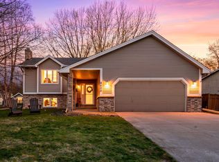 8690 Chanhassen Hills Dr N, Chanhassen, MN 55317