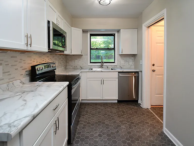 6010 Evans St — Photo 8
