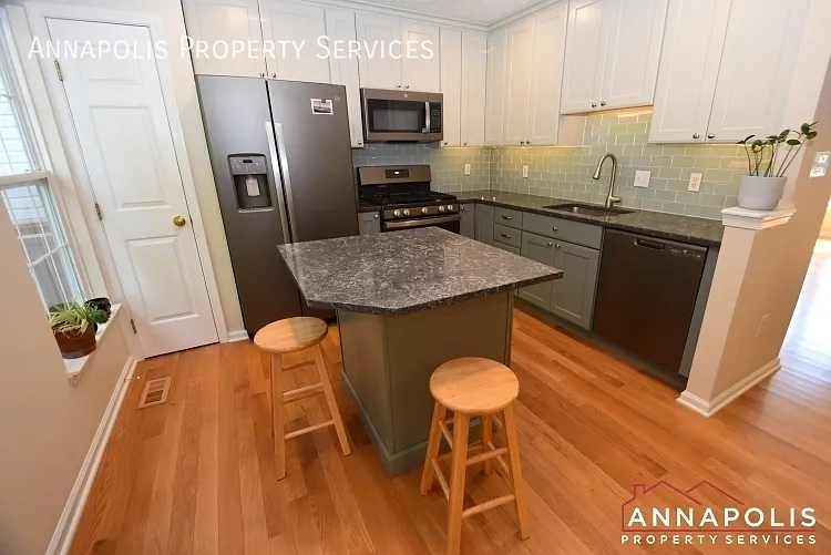 8735 Thornbrook Dr — Photo 2