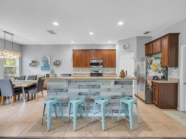 762 Battersea Dr — Photo 9