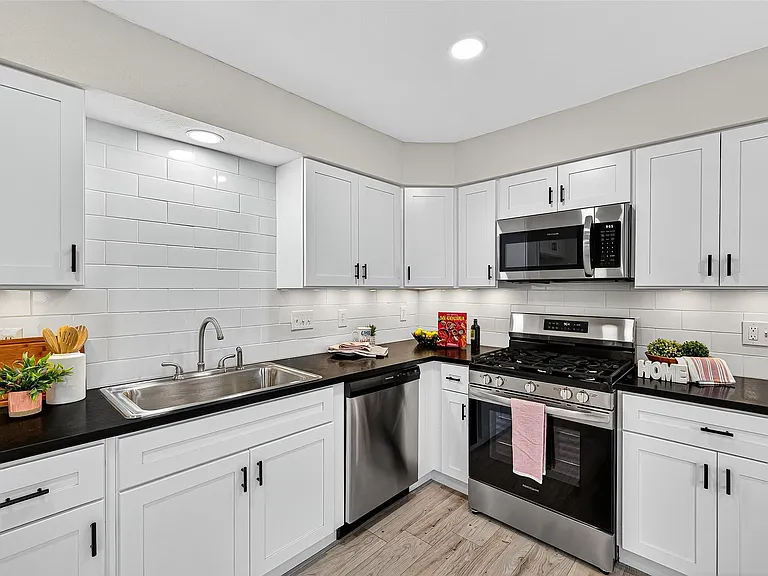 13822 Northlake Dr — Photo 1