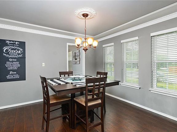 5th image of 1427 North Cir