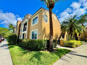 7940 N Nob Hill Rd, Fort Lauderdale, FL
