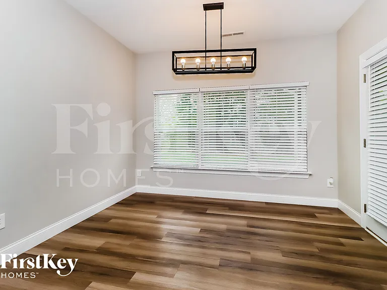 105 Windstone Dr — Photo 6