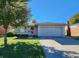 8520 Busch St, Center Line, MI 48015