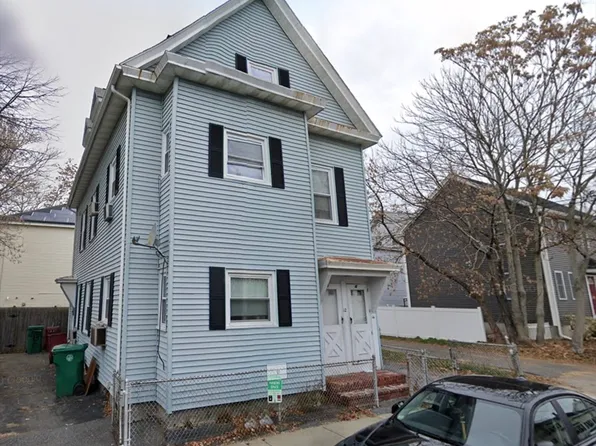 12 Albion St, Lowell, MA 01850