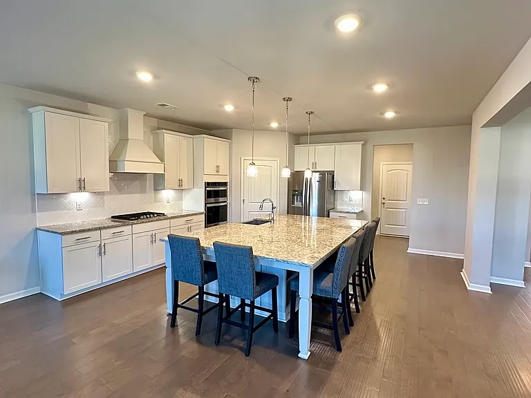 304 Greymoor Ln — Photo 7