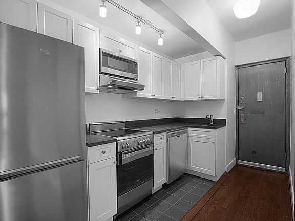 4th image of 24 5th Ave APT 330