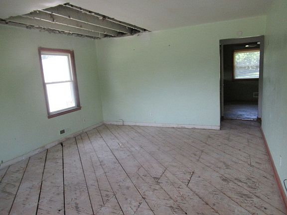 3rd image of 2231 Clover Ave