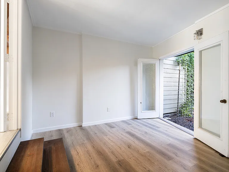 254 Throckmorton Ave #C — Photo 7