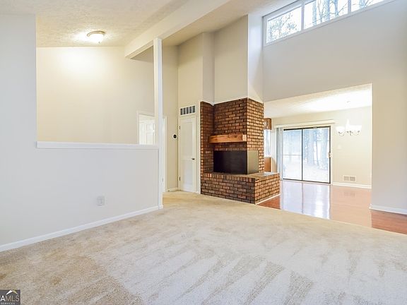 4th image of 599 Meadows Ct