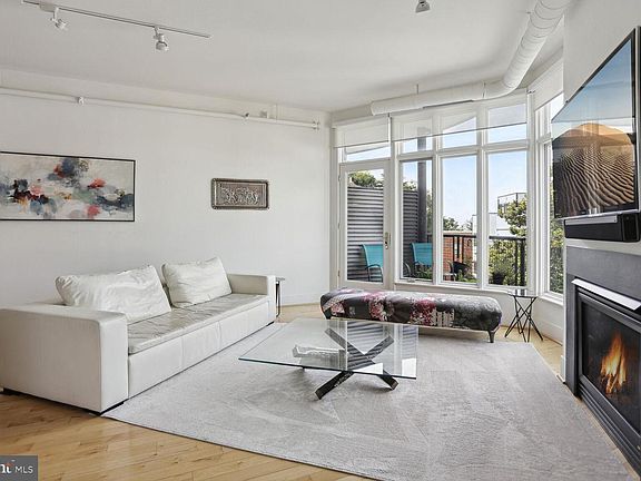 2nd image of 1700 Kalorama Rd NW APT 312