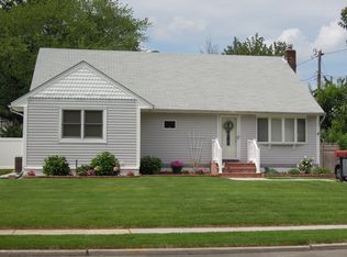 983 Brent Dr, Wantagh, NY 11793