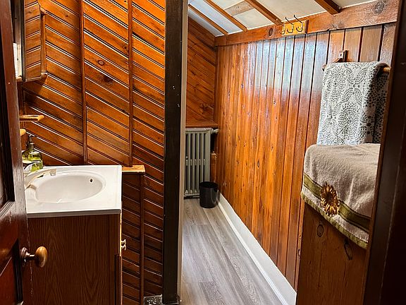 Nice bathroom, laminate flooring, shower only