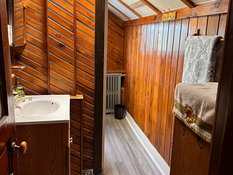 Nice bathroom, laminate flooring, shower only