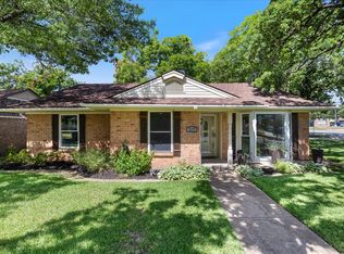 519 Staffordshire Dr, Irving, TX