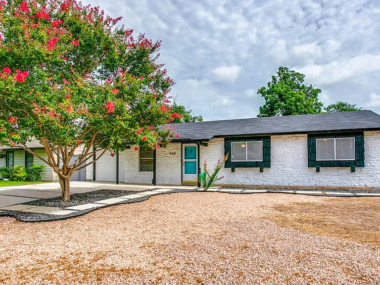 4407 Sun Vista Ln — Photo 1