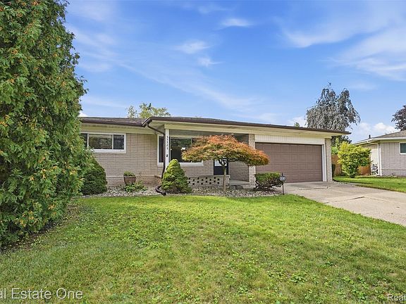 3rd image of 35385 Witt Ct