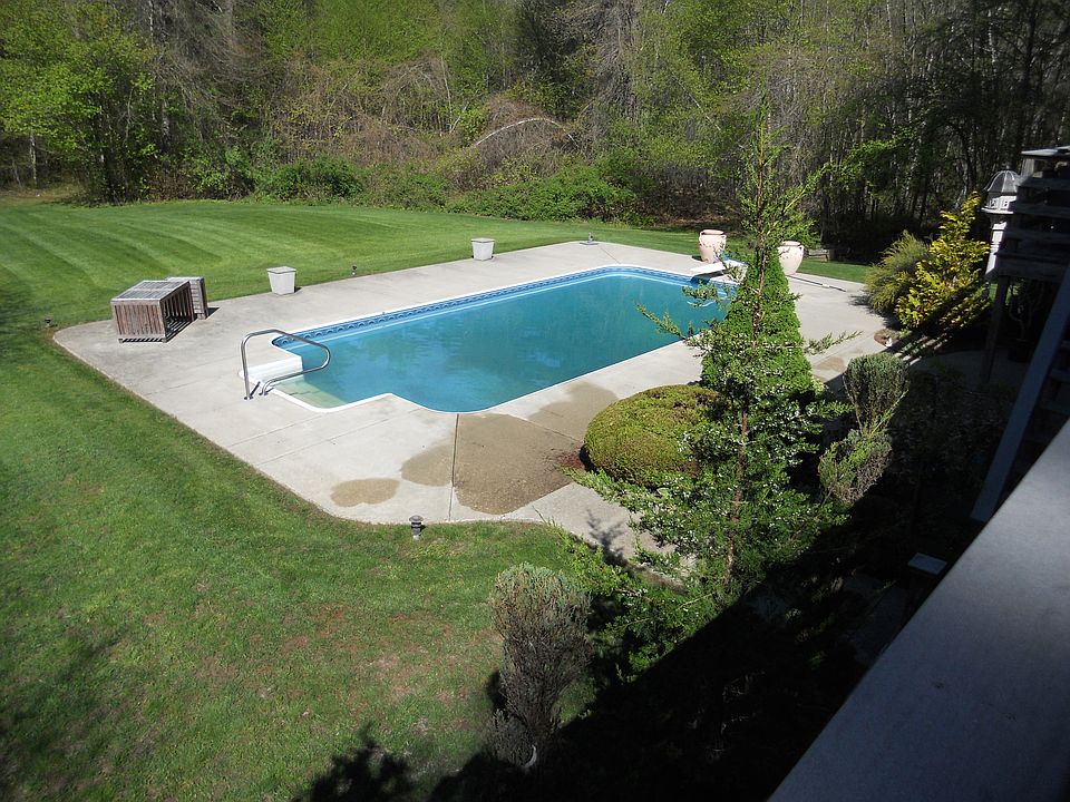 2nd image of 3 E River Dr