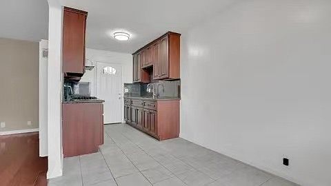 3rd image of 48 Garibaldi St #1