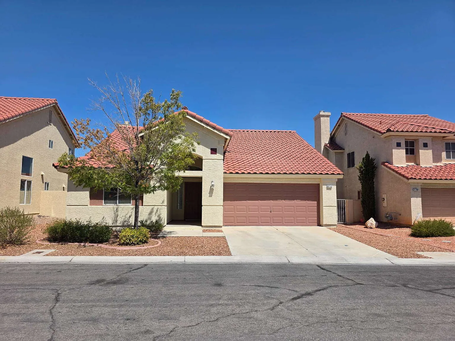 3 bed, 2.0 bath, 1391 sqft, $2,300 — Photo 1