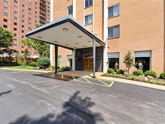 2nd image of 900 S Hanley Rd APT 4C