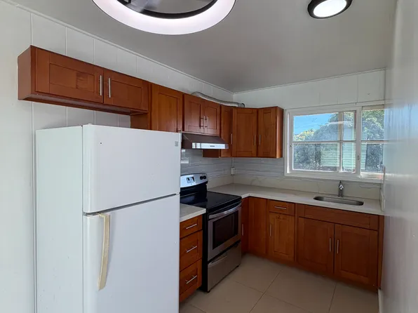 1652 Hauiki St, Honolulu, HI 96819